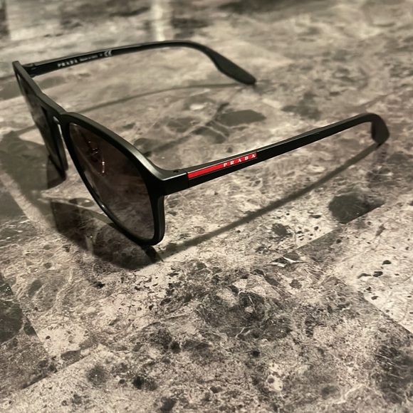 Prada sunglasses - Picture 3 of 6